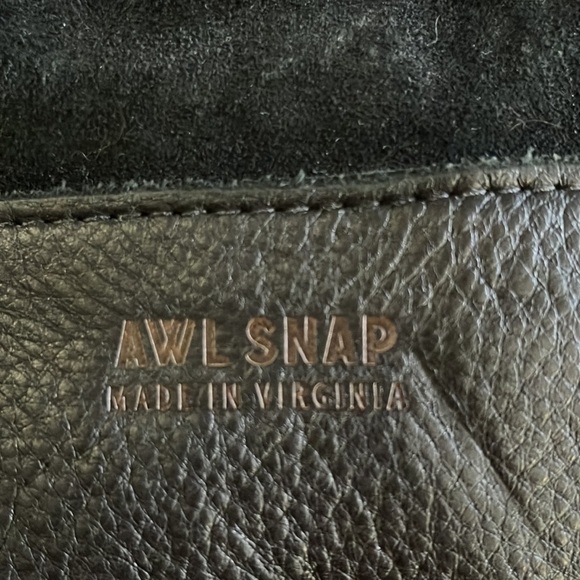 Awl Snap black leather and black suede shoulder bag. Magnetic closure. - Picture 5 of 6